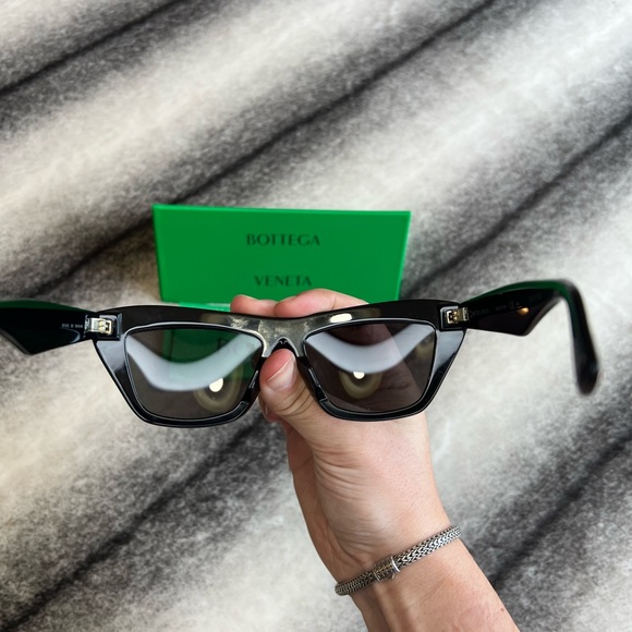 Bottega Veneta BV1121S Sharp Wayfarer Black Sunglasses - Picture 5 of 8